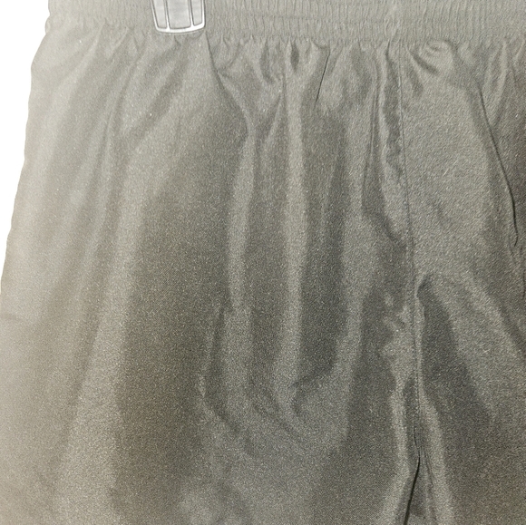South Point Womans Black Shorts Size 10 - Picture 7 of 10
